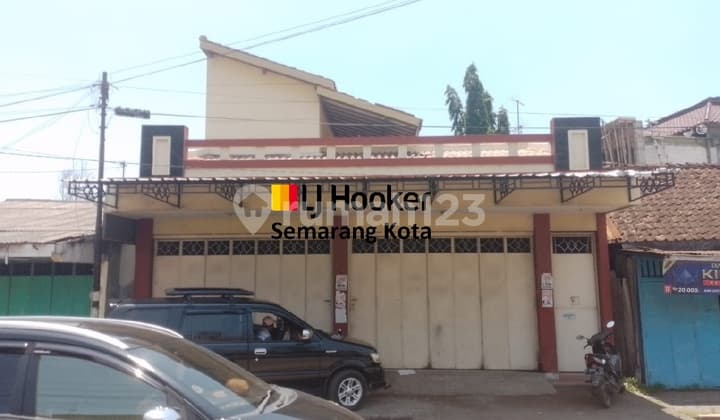 Bangunan Usaha di Weleri