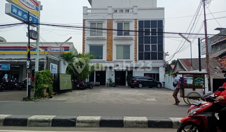 Ruko Gandeng di Jalan Ciputat Raya No.18 Kel Pondok Pinang Kec Kebayoran Lama Jakarta Selatan Turun Harga