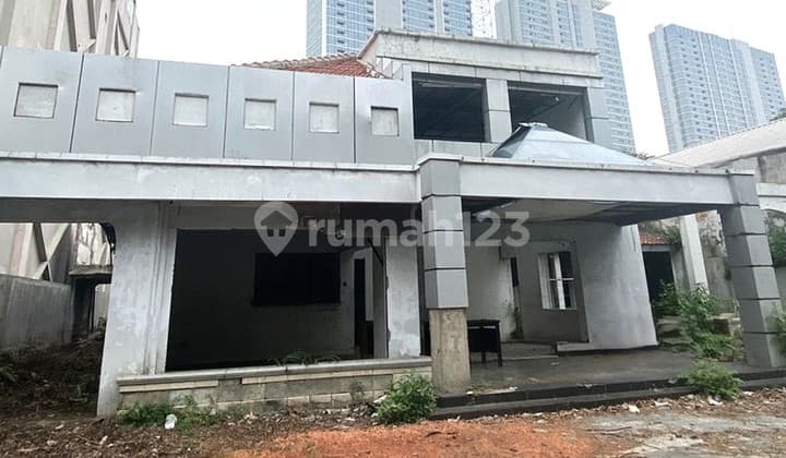 Dijual Rumah Strategis Luas Tanah 930m2 di Jl. Raden Saleh, Cikini, Menteng Jakarta Pusat
