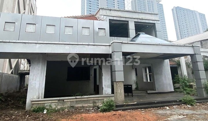 Dijual Rumah Strategis Luas Tanah 930m2 di Jl. Raden Saleh, Cikini, Menteng Jakarta Pusat