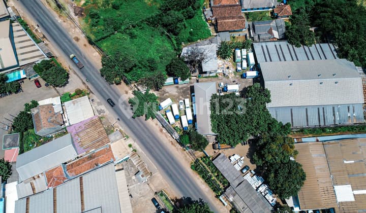 Dijual Pabrik di Pinggir Jalan Raya Narogong. Sangat Strategis dan Akses Kendaraan Mudah
