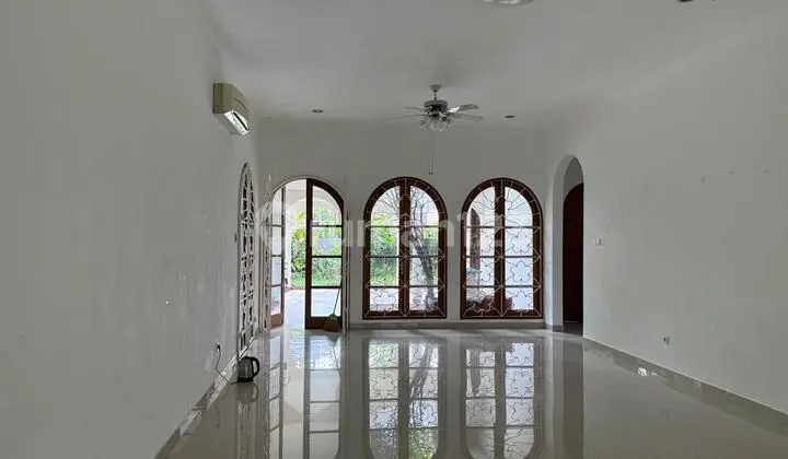 Disewakan Segera Rumah Luas dan Nyaman di Menteng, Jakarta Pusat
