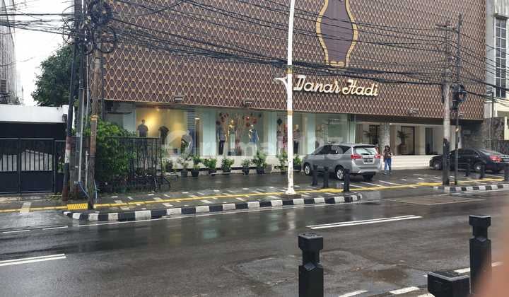 Bangunan Komersil 3 Lantai Dipakai Butik di Jl Raden Saleh Raya Kenari Senen Jakarta Pusat