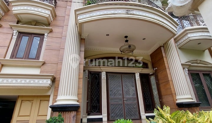 Taman Palem Lestari, Hoek, Mewah, Bangun Design Sendiri, Clasic Eropa, Swimming Pool, Ada Kebun , Lift