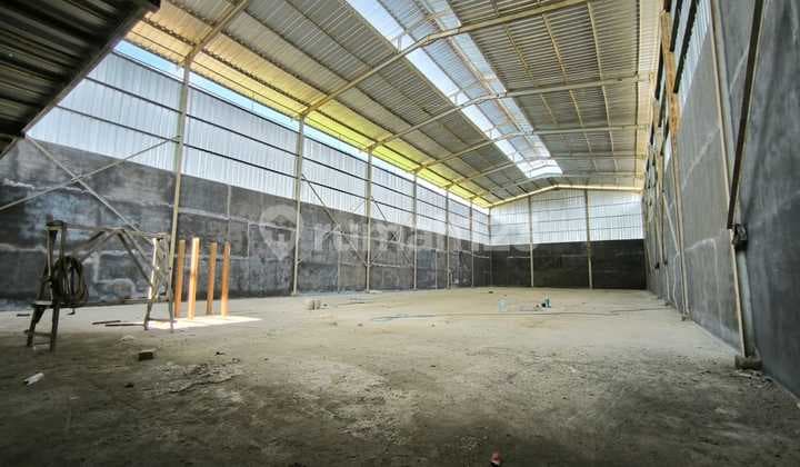 Gudang Dipinggir Jalan Raya Besar Lokasi Jl.raya Kasemen Serang