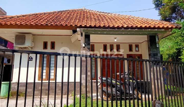 For Sale: Multi-Level Boarding House and Main House in Griya Loka BSD.