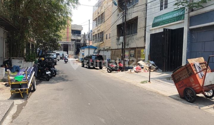 Rumah Di Jln Pinangsia, Tamansari, Jakarta Barat