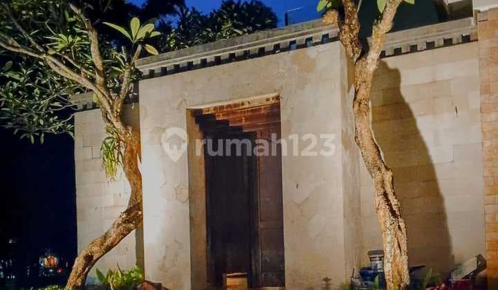 Rumah Bergaya Mediteranea Siap Huni