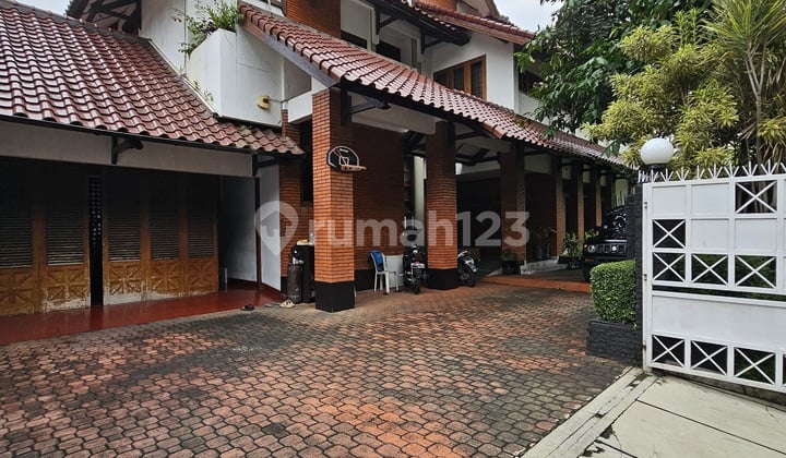 Rumah Terawat dan Asri di Pondok Indah