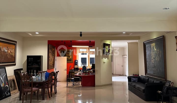 Ready-to-occupy House at an Attractive Price in Pejaten