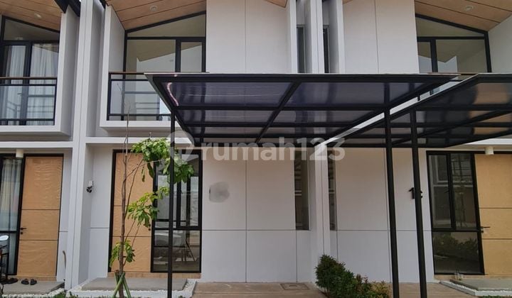 Rumah bagus 2 lantai di Uptown Lippo Cikarang