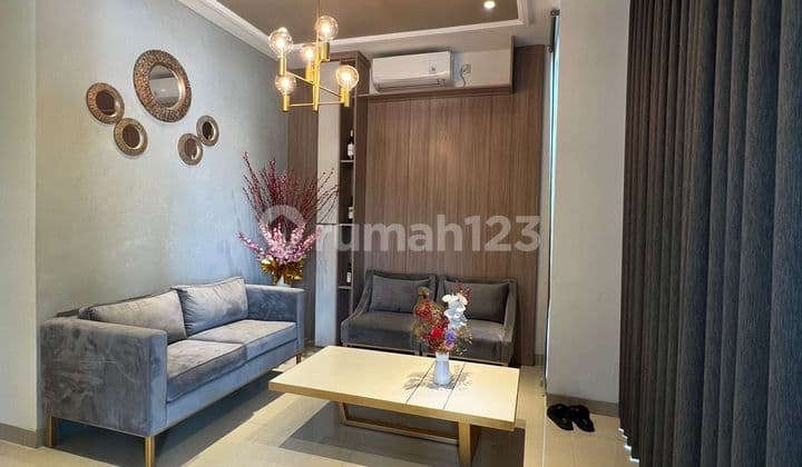 Rumah Mewah 3,5 Lantai, Lokasi 5 Menit Ke Living World Alam Sutera