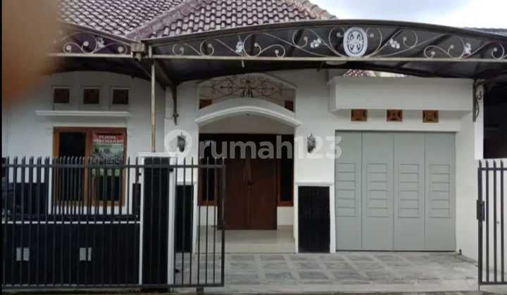Rumah Dalam Perumahan Jalan Kabupatendekat Rumah Sakit Akademi Yogyakarta