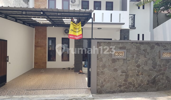 Rumah bagus 2 lantai dalam perumahan di Jl Kaliurang km 8
