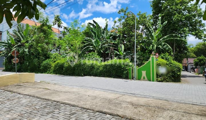 Tanah Pekarangan Jl Damai , Posisi Hook, Cocok Untuk Hunian Atau Dibuat Kavlingan