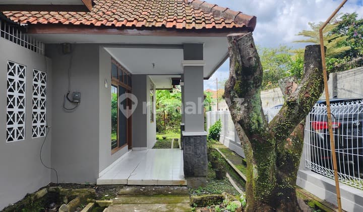 House in Maguwoharjo, Spacious Yard, Close to UPN Campus and Pakuwon Mall, Suitable for Residence and Boarding House