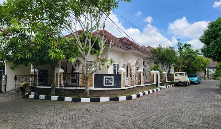 Rumah Full Furnished , Luas, Dalam Cluster Sangat Dekat Dengan Kampus Isi