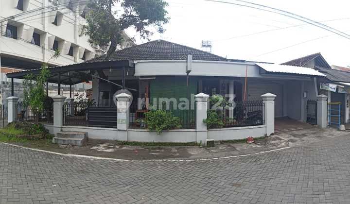 Main House + Boarding House in Tambak Bayan, Babarsari Adjacent to Atmajaya Campus, Strategic Location Highly Prospective for Student Boarding