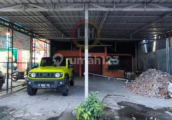 Bangunan toko di daerah Tlogosari Bangunan toko di daerah Tlogosari