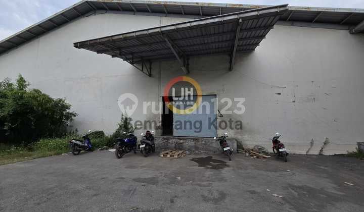 Ready-to-use warehouse in Yos Sudarso Ready-to-use warehouse in Yos Sudarso