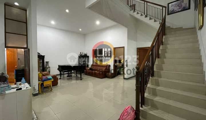 Rumah Cocok Untuk Usaha di Mayjend Sutoyo