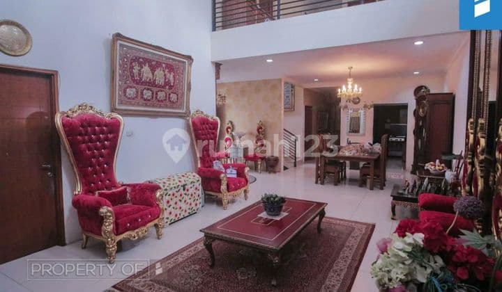 RUMAH EKSKLUSIF DI TURANGGA HALAMAN LUAS