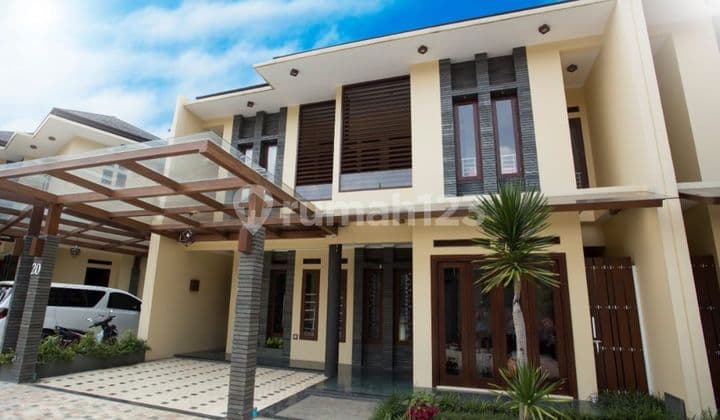 RUMAH MEWAH CIUMBULEUIT KAWASAN BANDUNG UTARA DEKAT UNPAR