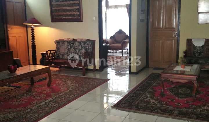 A spacious house that can be developed into 3 houses on Turangga main road.