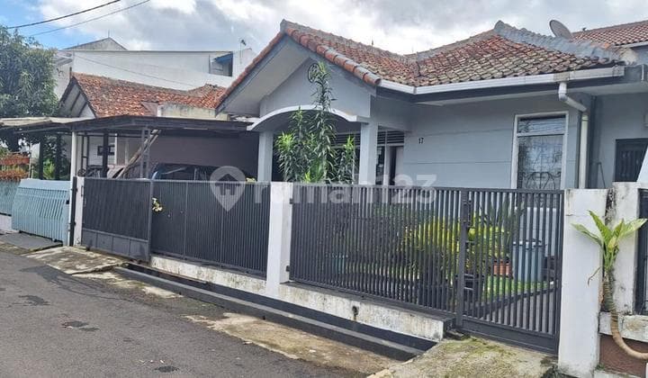Rumah Terawat Dekat Griya Arcamanik di Jalan Yudo