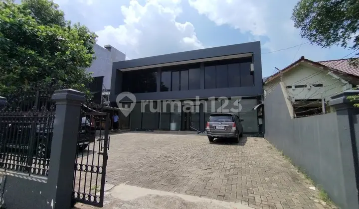 Ruang Usaha di Pinggir Jalan Utama Tanah Kusir Jakarta Selatan
