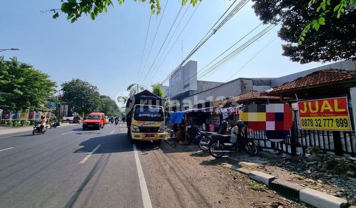 SEWA BANGUNAN KOMERSIL / RUMAH DR CIPTO LT 558m2 LB 338