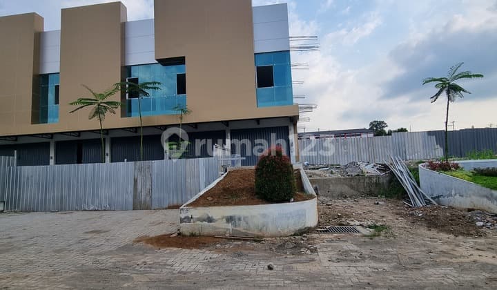 For Rent!! New Shop-House in the Best Location on Ngaliyan Raya, Semarang!! Citadel Complex, Prof. Hamka!! Same Complex with Super Indo, McDonald's, Pizza Hut, Hoka Hoka Bento. Area 99m², Building Area 160m², Width 4.5m.