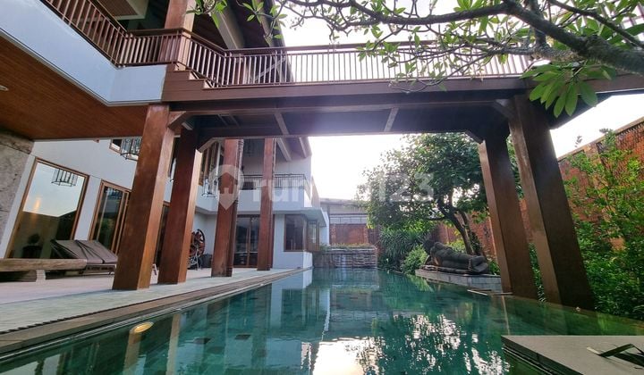 Luxury Home Hm Premium Location in Upper Semarang, Fully Furnished Land Area 1583 m² Building Area 1500 m²