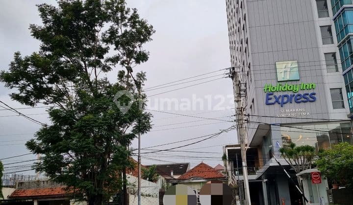 Sewa Bangunan / Ruang Usaha di Daerah Komersil di Pusat Kota / Segitiga Emas Semarang Jl. Ahmad Yani Semarang, Selangkah ke Simpang Lima ,Sebelah Hotel Holiday Iin Lt.500 Lb.300. Pas untuk Usaha yang Butuh Branding Tapi Cukup Lahan Kecil.