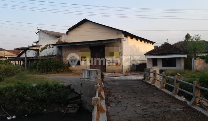 Cheap Sale! Hm Land With 6 Warehouses On Demak Kudus Main Road, Total 6 Warehouses 2000m2 (435,489,298,324,143,373)m2.