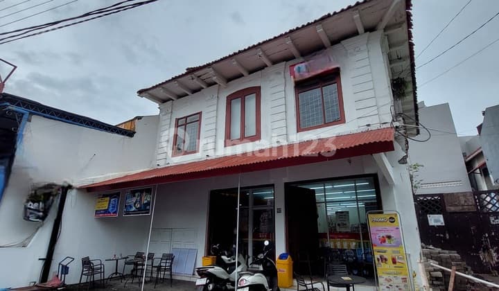 Sewa Kota Lama Semarang...Jarang Ada Sebagussss Ini Lokasinya , Selangkah ke Speigel dan Gereja Blenduk Icon Kota Lama dan Dekat Lahan Parkir ...Strategis Sekali Lt.225m2 2 Lantai