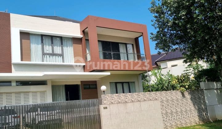 For Rent !! Luxurious House In The Most Elite And Luxurious Residential Cluster Area In BSB City Semarang, Puri Arga Golf BSB. Land Area 741 sqm, Building Area 600 sqm, 2 Floors Fully Furnished, Remaining Land For Spacious Garden, Simple Yet Luxurious And High-Quality Furniture !! Ready To Move In !!