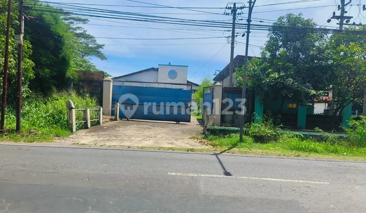 SALE FAST!! Factory/Warehouse Building in Klaten, Central Java !! 2 Freehold Certificates. Land area 4,950 sqm, Building area 4,000 sqm, Width 29 meters.