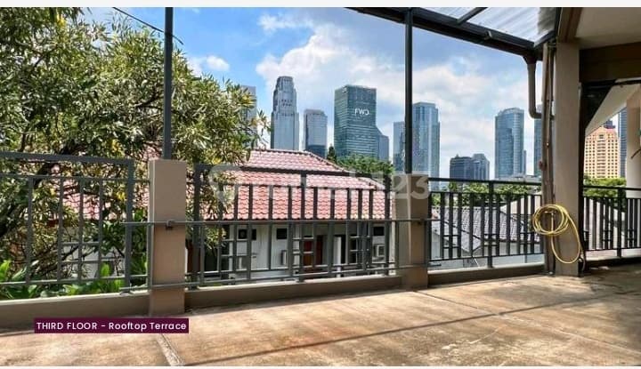 Disewakan Rumah Ada Kolam Renang di Kawasan Scbd Jakarta Selatan