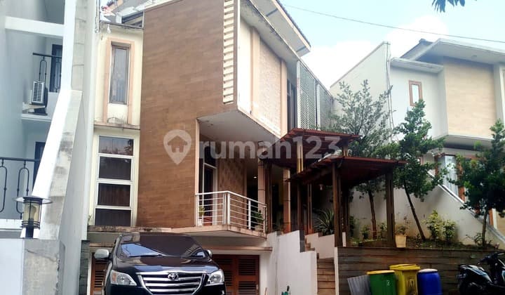 Dijual Cepat Rumah Ada Kolam Renang di Lebak Bulus Jakarta Selatan