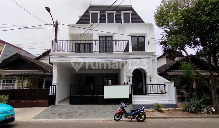 Dijual Rumah Siap Huni Ada Kolam Renang Bintaro Sektor 3 Tangsel