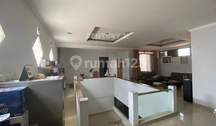 Affordable House in Srimahi Ramdan Business Area, Bandung, Suitable for Car Dealer Business