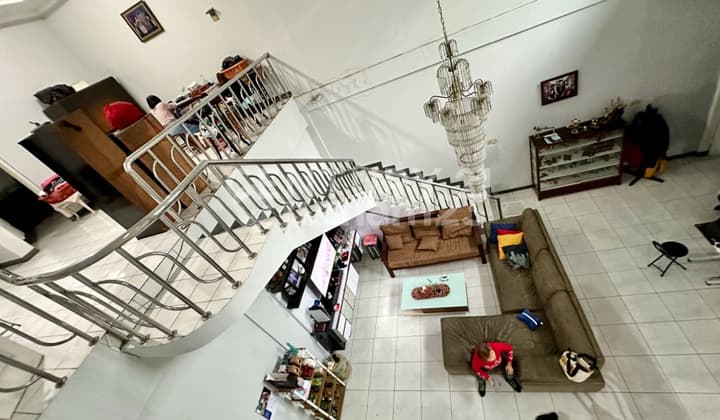 Rumah Hoki Dan Multifungsi Di Sayap Otista Bandung