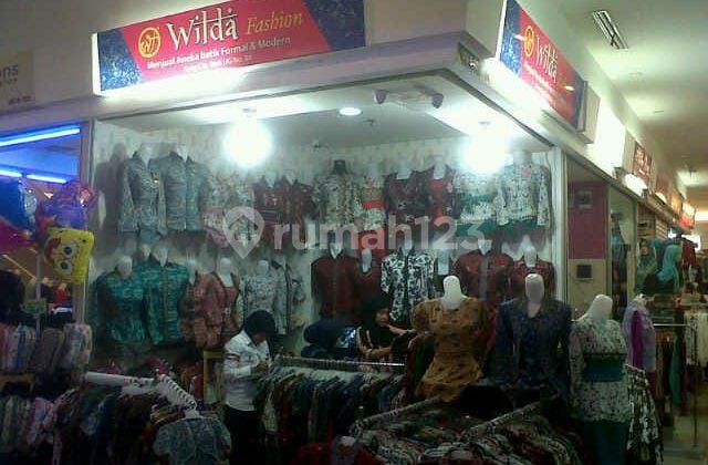Tangcity Mall kiosk hooks are already busy and continuously rented at cheap prices.