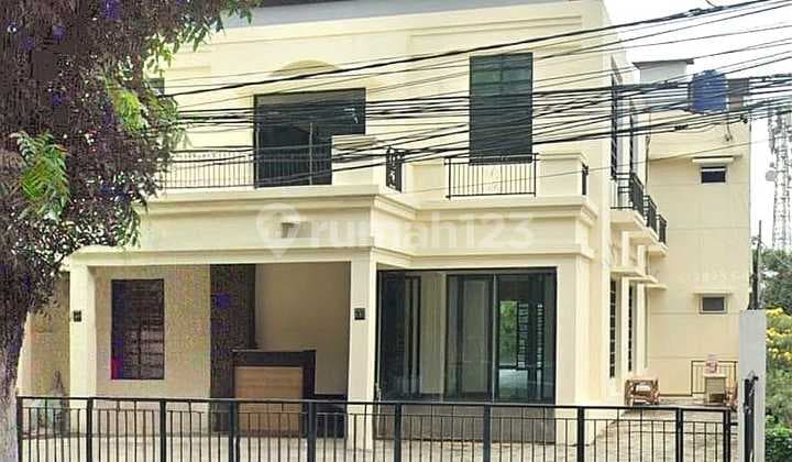 Gedung Kantor 3 Lantai di Jalur Utama Kebayoran Baru Dekat Spbu