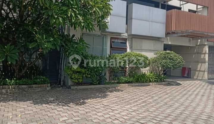 Rumah Usaha Kavling 2 Lantai di Area Strategis Kebayoran Baru