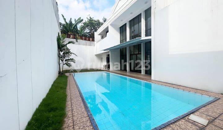 Rumah Modern 2 Lantai di Bangka Kemang SHM