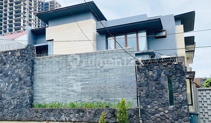 Rumah Townhouse di Cilandak 4 Kamar Tidur Semi Furnished