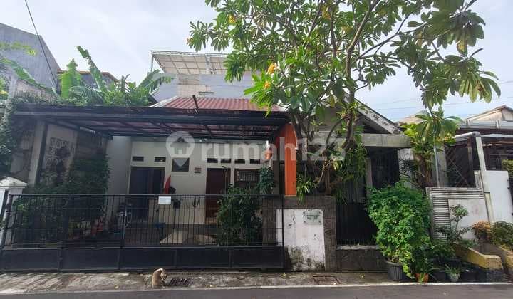 For Sale Old House Land Measurement 1.5 Floors in Tomang - West Jakarta