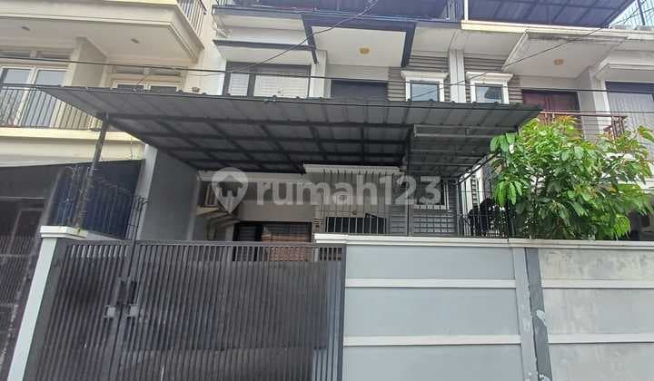 Dijual Rumah Bagus 3 Lantai Siap Huni di Tomang, Jakarta Barat